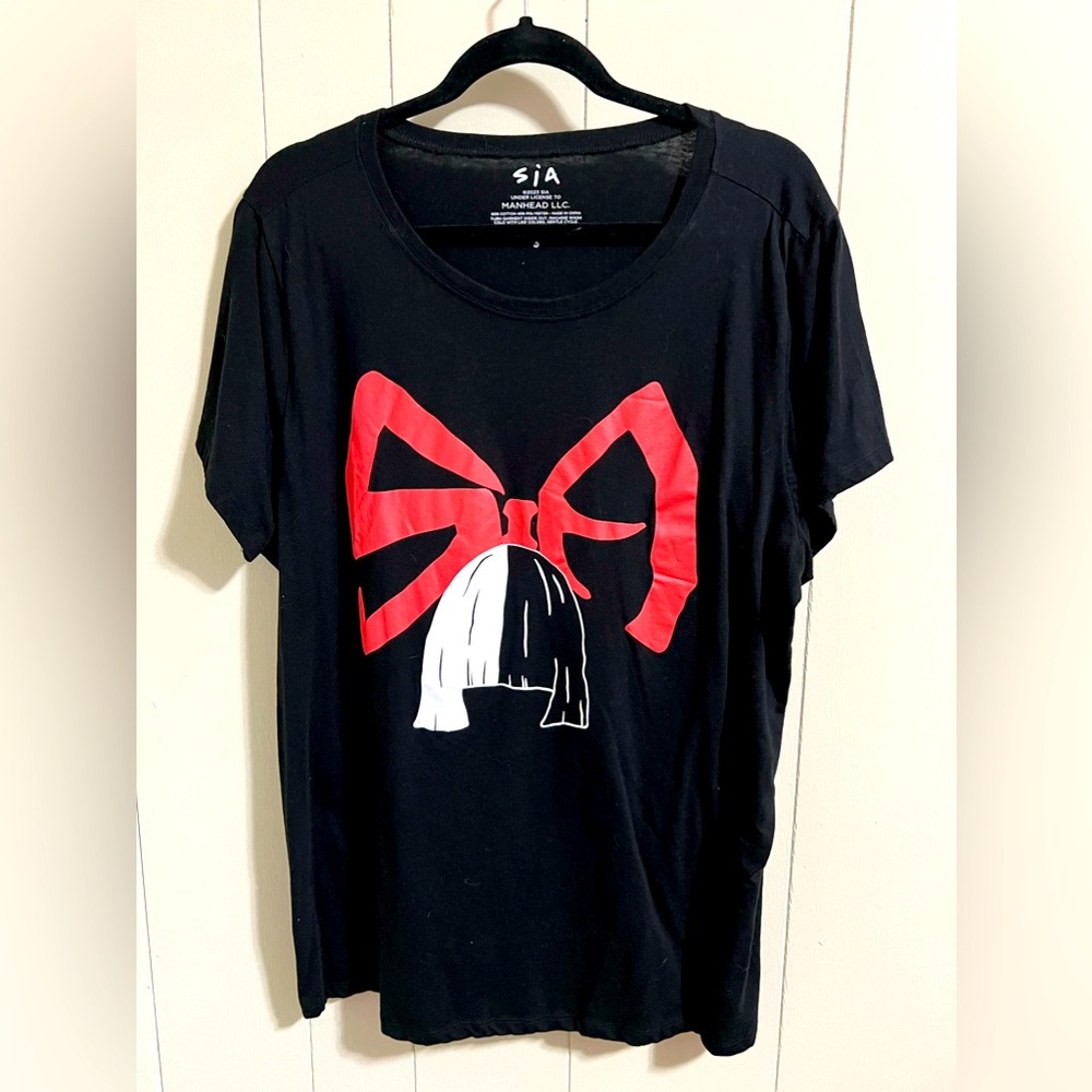 SIA music tee black red bow torrid hot topic 3 3x plus size 22/24 Fangirl nwot